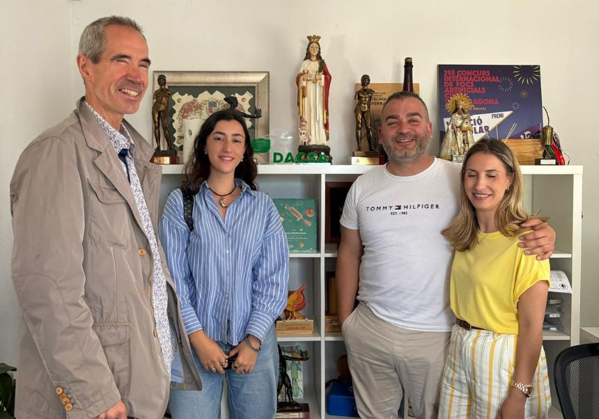 Miembros de la Cátedra de Emprendimiento de la UV durante su visita a Pirotècnia del Mediterráneo